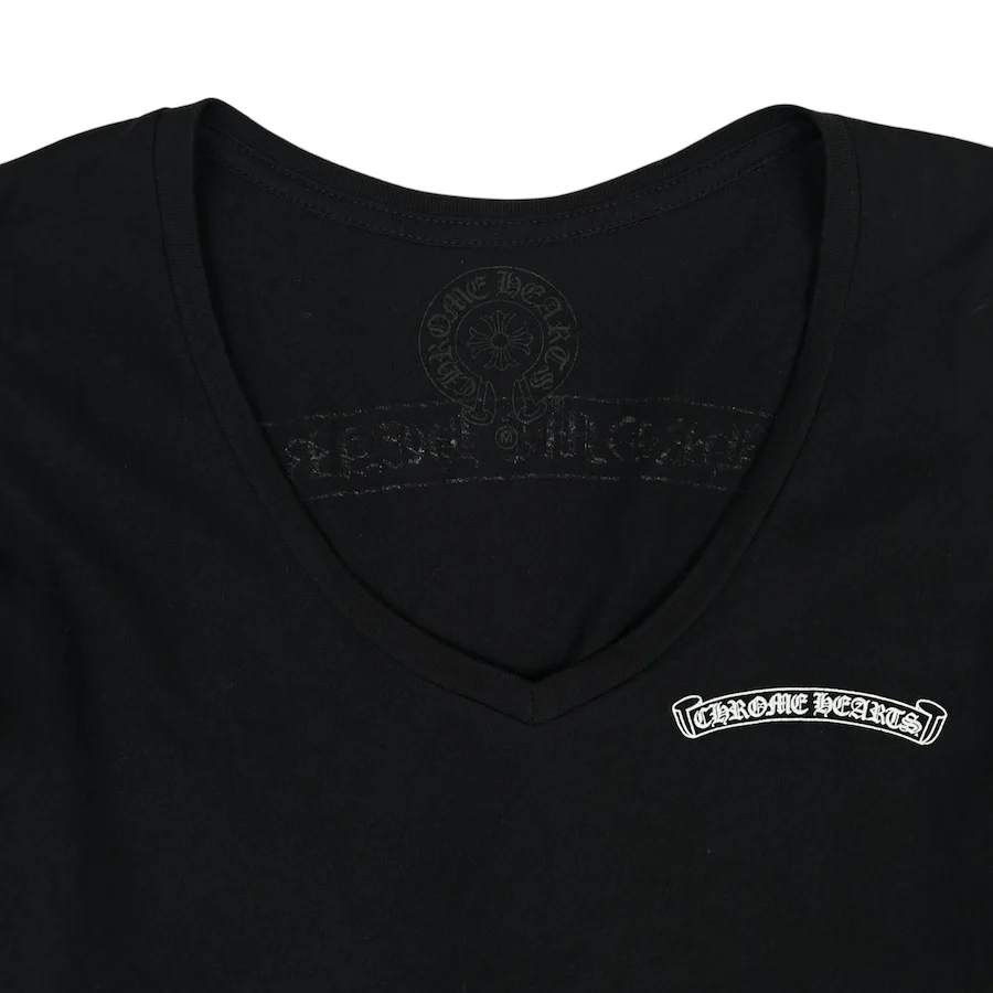 CHROME HEARTS WOMENS SCOOP NECK SCROLL LOGO TEE - BLACK - Image 4
